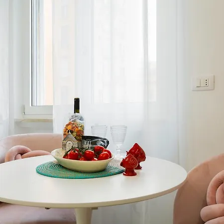 Centrale-nel Cuore Di Bari- A 5min Dalla Stazione-mucciaccia Design Apartamento